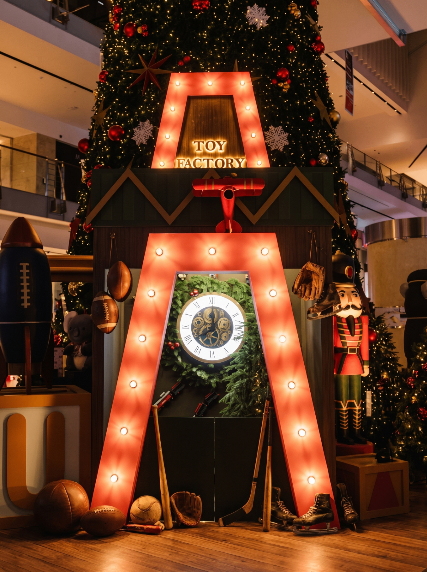 Christmas in Etihad Mall — vertical 1