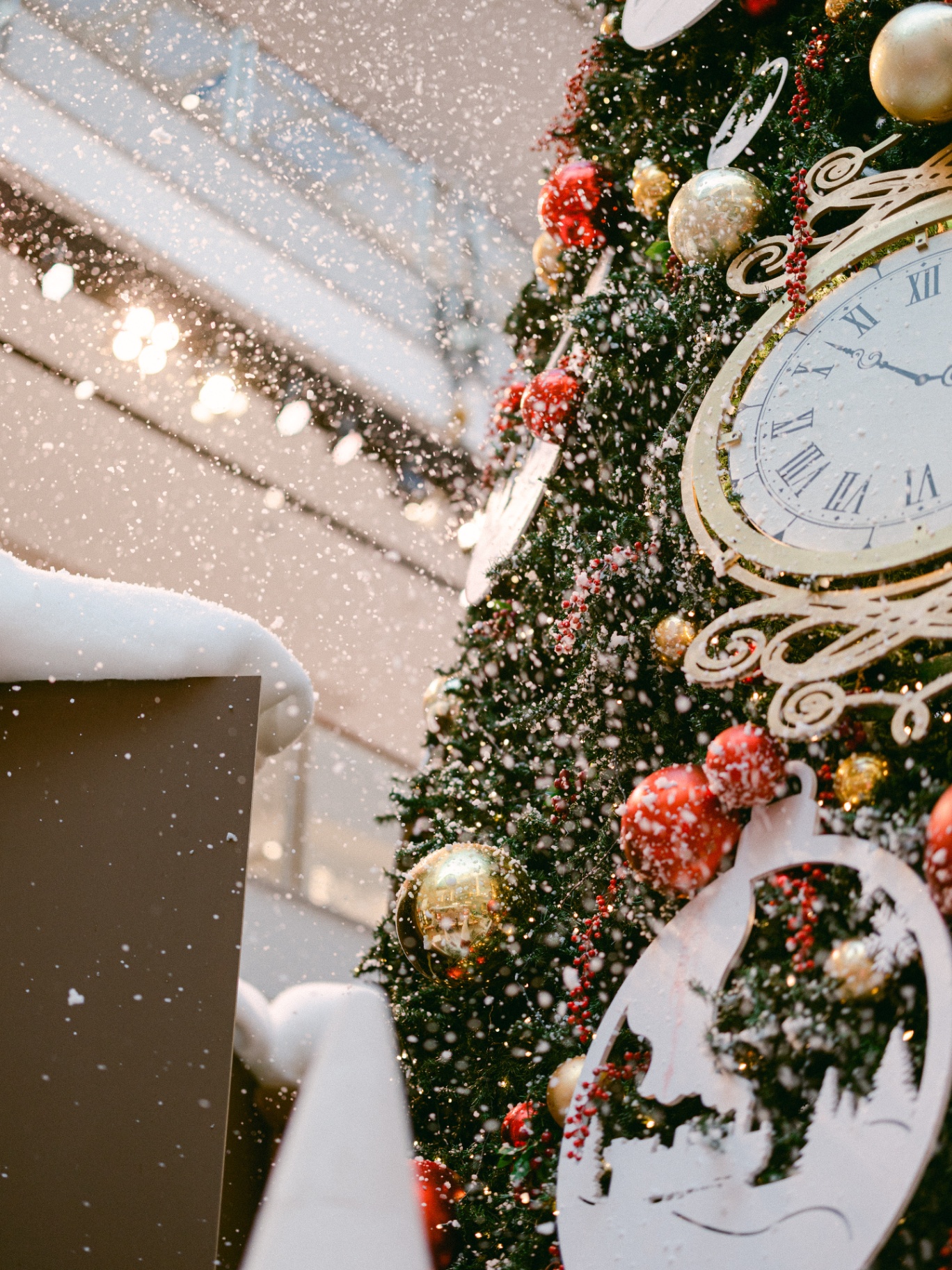 Christmas in Abu Dhabi Mall — vertical 2
