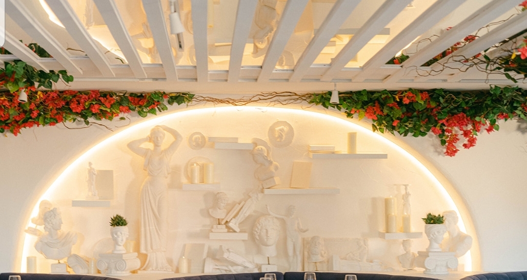 OPA Saint-Tropez, une scène au Sommet — 1