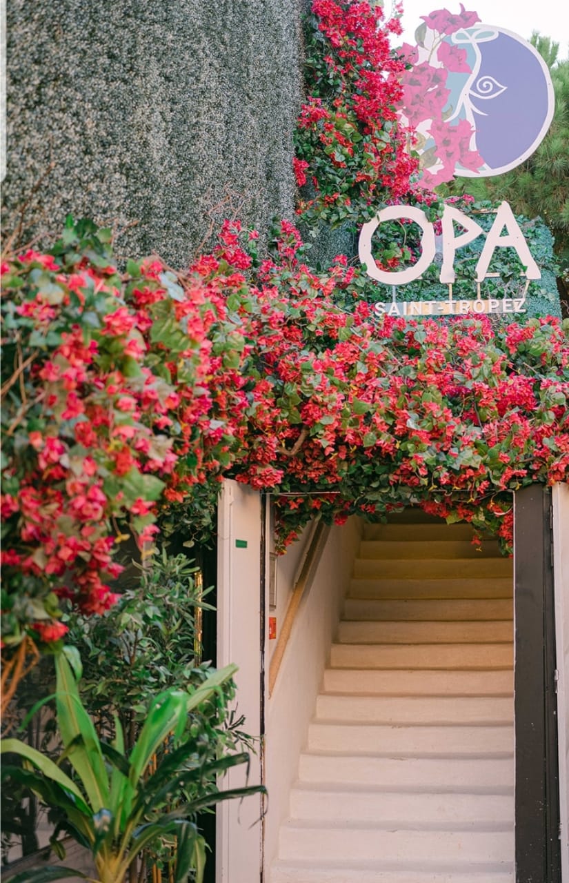 OPA Saint-Tropez, une scène au Sommet — vertical 1